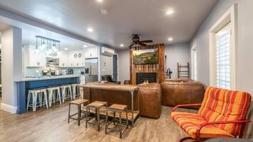 Condo, 2 Bedrooms | Private kitchen