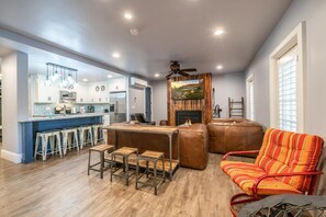 Condo, 2 Bedrooms | Private kitchen