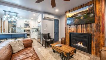 Condo, 2 Bedrooms | Living area