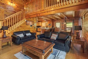 TV, fireplace, video games - Great two-bedroom property with pool table, hot tub, and resort pool access (Pigeon Forge)