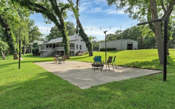 Property grounds - Shangrila - peaceful getaway on Lake McQueeney (New Braunfels)