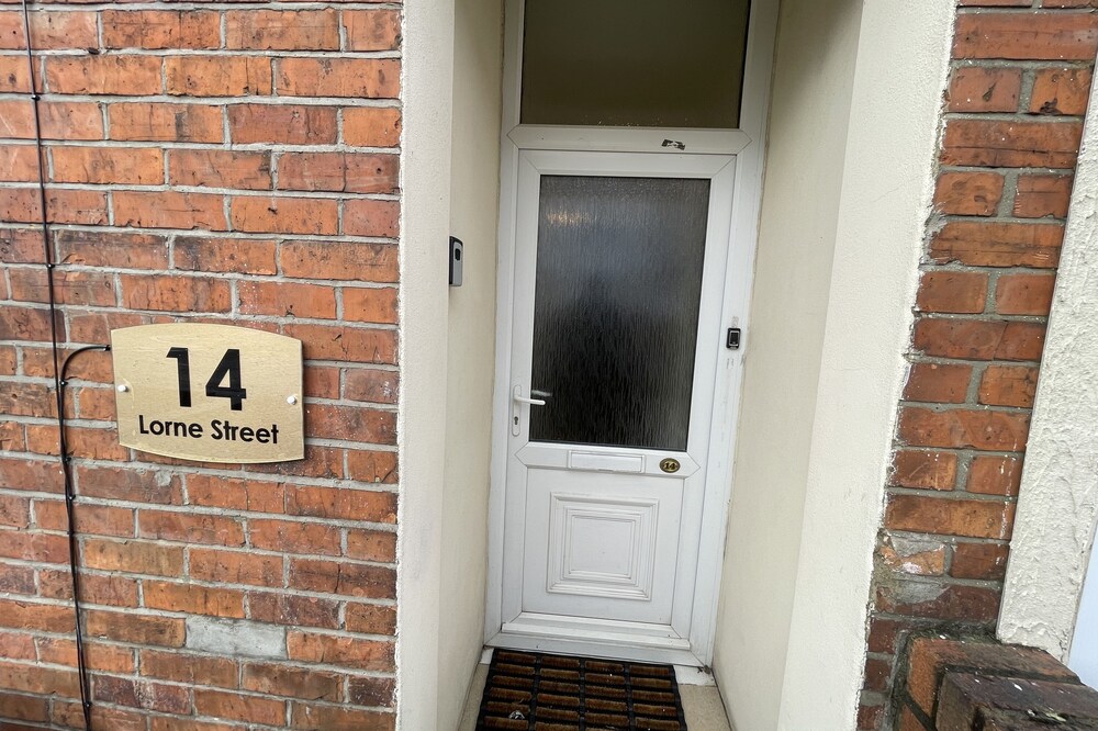 Impeccable 3-bed Home Away From Home in Swindon