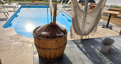 Villa with swimming pool sleeps 18
