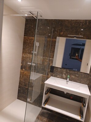 Shower - VILLA ON LARGE LAND NOT OPPOSITE POOL 10X5M PRIVATE LAND PETANQUE GAMES (Sérignan)