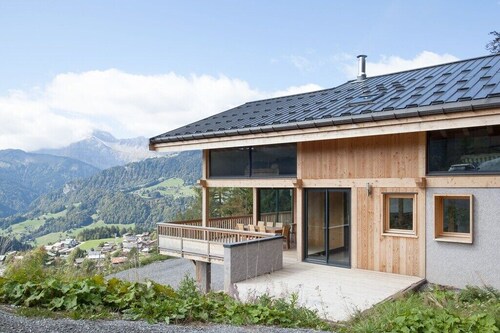 high-end chalet of 320 m2 sleeps 18 with spa