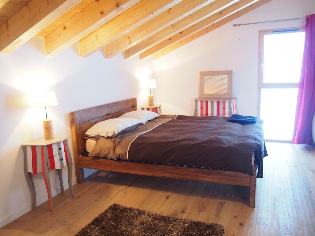 7 bedrooms, WiFi, bed sheets