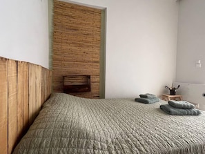 Departamento | 1 habitación, tabla de planchar con plancha, wifi gratis y ropa de cama 
