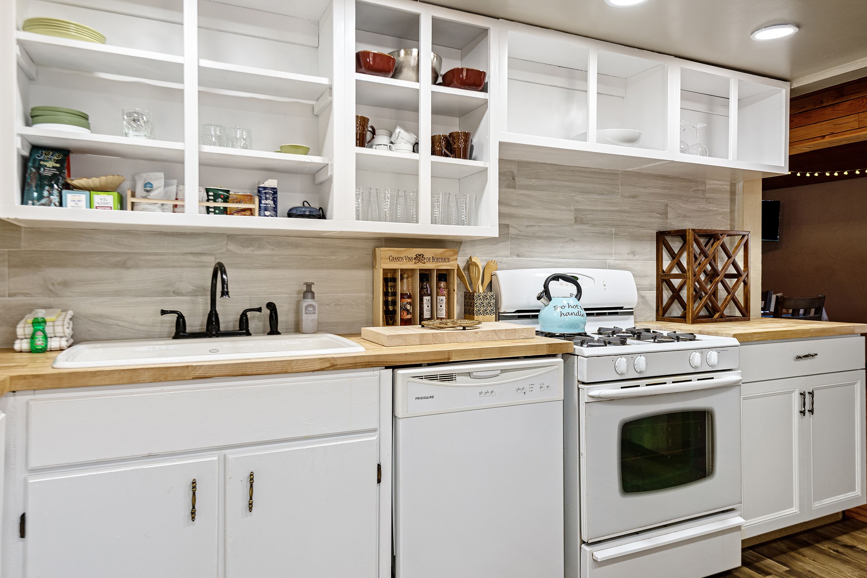 Cozy and comfortable pet friendly cabin with plenty of rustic charm!