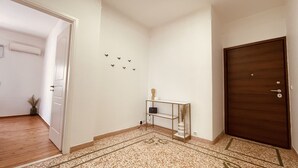 Interior - Daisy Apartment 15min to Acropolis (Athens)