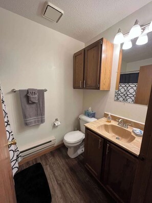 Bathtub, hair dryer, towels - 1 Bed 1 Bath Apartment at Northtowne Apartments! (Tomah)