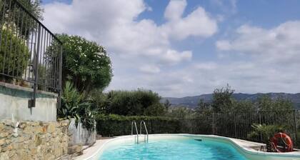 House with sea view, private patio, A/C, parking space and wi-fi
