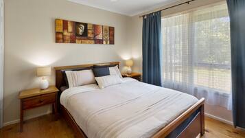 3 bedrooms, WiFi, bed sheets