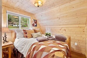 2 bedrooms, free WiFi, bed sheets - Perch - Waterfront A-Frame 2BR Cabin w/ Hot Tub and Stylish Design (Ashford)