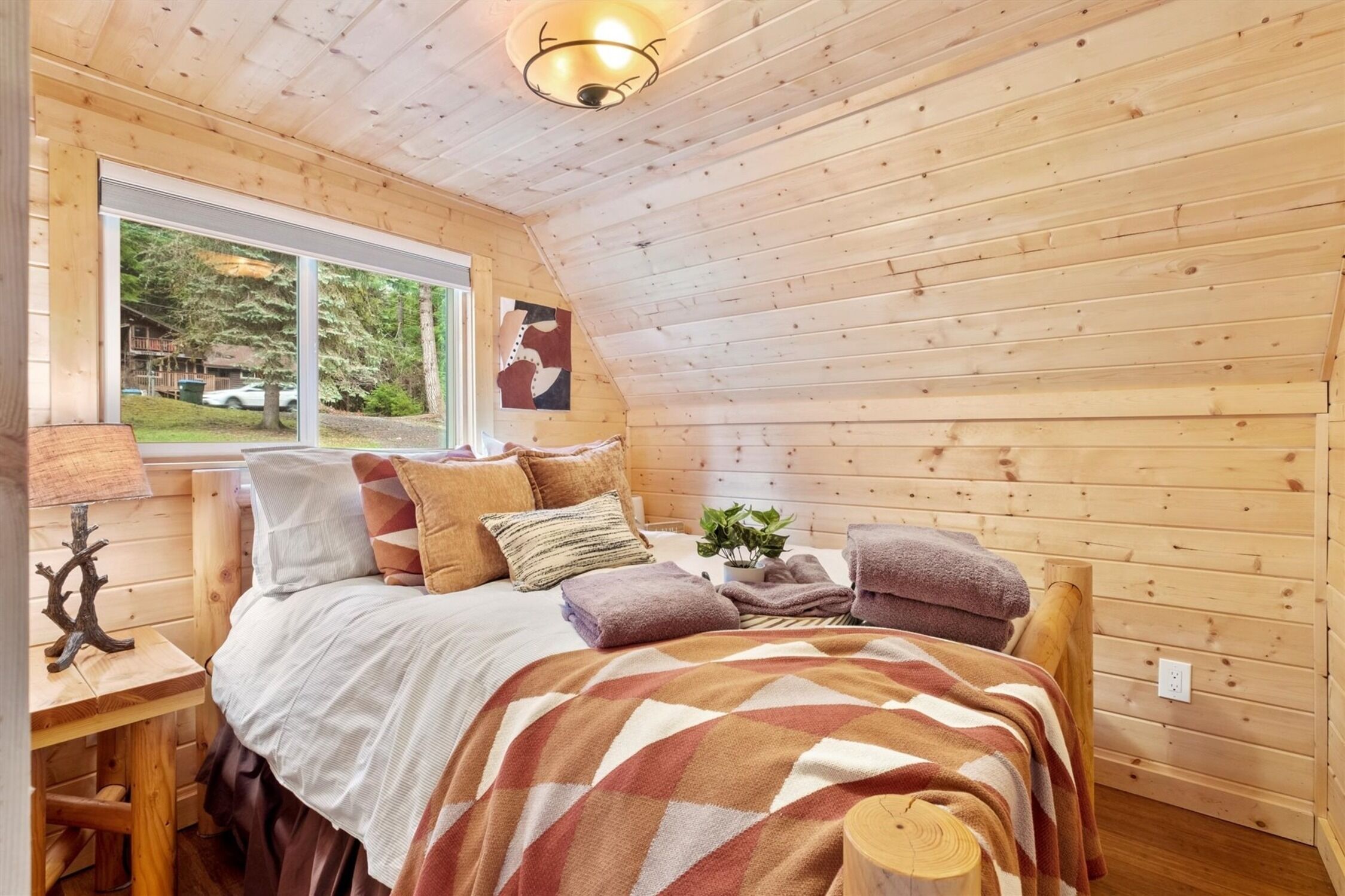 2 室のベッドルーム、WiFi (無料)、ベッドシーツ