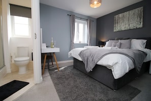 3 bedrooms, iron/ironing board, free WiFi - Buxton Way by Tŷ SA (Swindon)