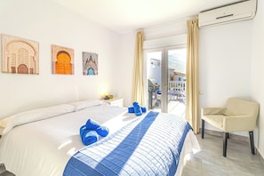 4 bedrooms, desk, iron/ironing board, WiFi