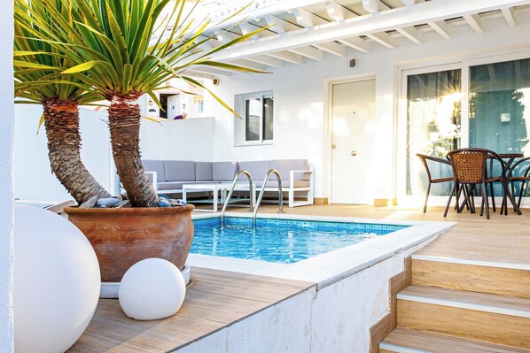 Lämmitetty uima-allas