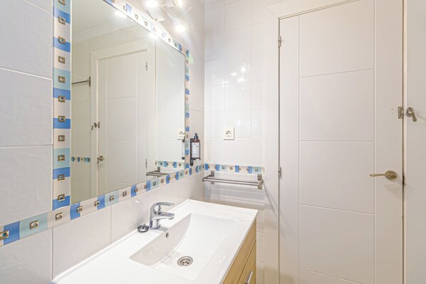 Bathroom - Villa Parador private Heated Pool & roof terrace (Nerja)