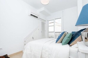 2 chambres, fer et planche à repasser, accès à Internet, literie fournie