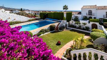 Een verwarmd zwembad