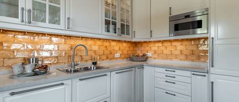 Refrigerador, microondas, horno y lavavajillas