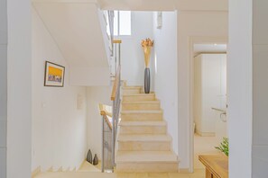 Interior - villa vistas al mar - Four Bedroom Villa, Sleeps 8 (Nerja)