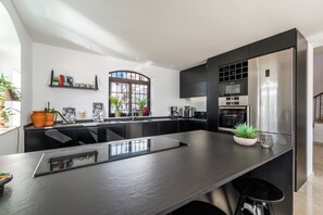 Réfrigérateur, micro-ondes, lave-vaisselle