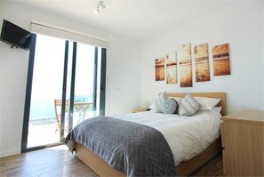 4 bedrooms, iron/ironing board, Internet, bed sheets