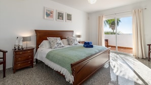 5 bedrooms, iron/ironing board, Internet, bed sheets - Villa Amapola* with privet heated pool (Nerja)