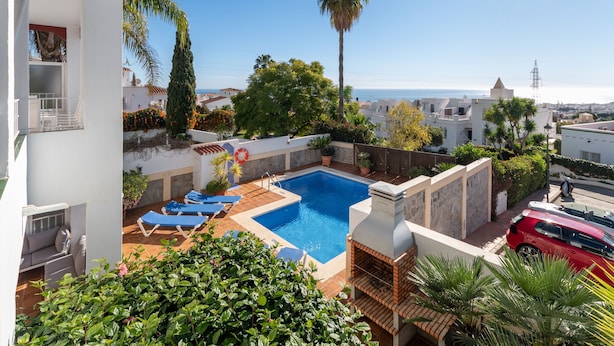 A heated pool, pool loungers - Villa Amapola* with privet heated pool (Nerja)