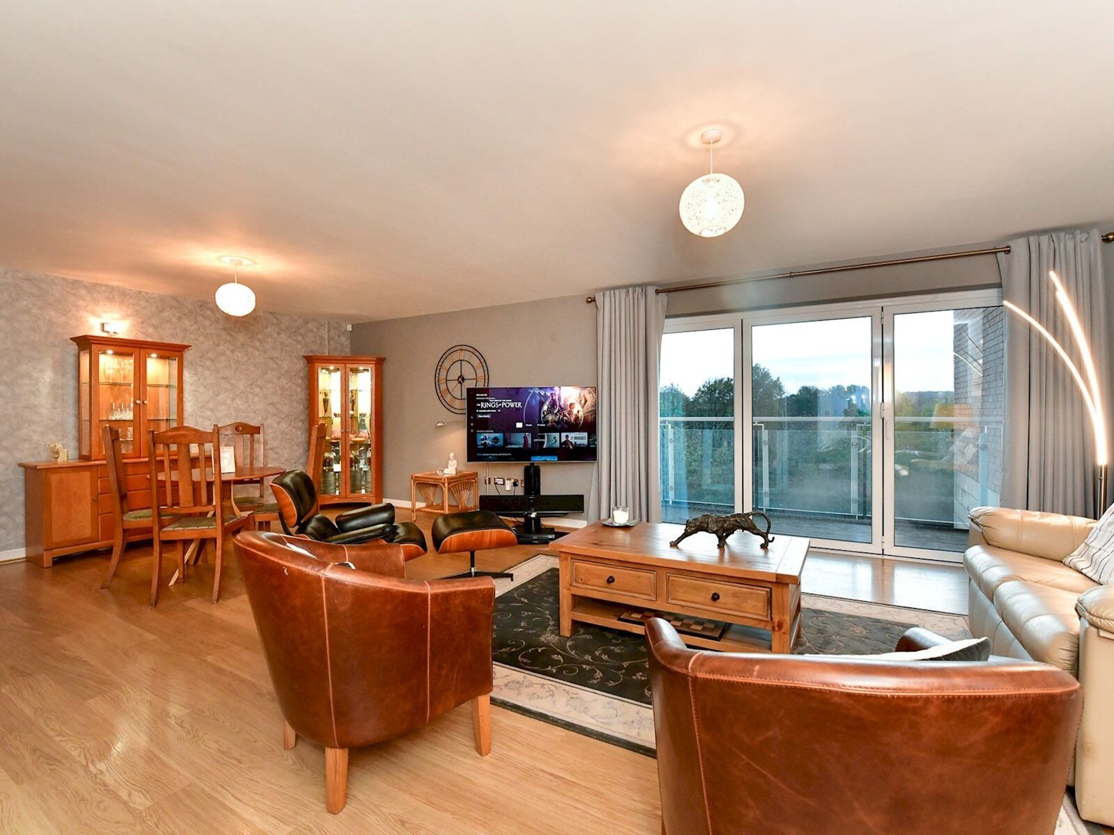 Pass the Keys | Classy 2 bed apartment in the bay with river views