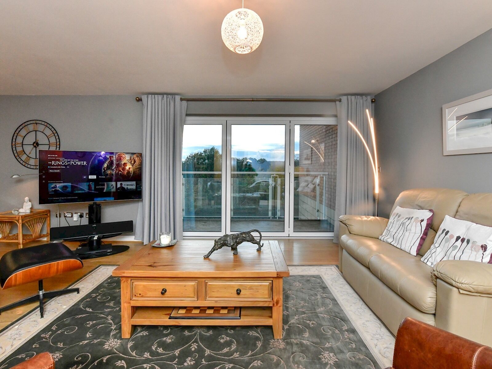 Pass the Keys | Classy 2 bed apartment in the bay with river views