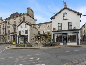 Exterior - Contractor-Friendly 3-Bed Cottage in Prime Ulverston Location - Pass the Keys (Ulverston)