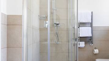 Exclusive Apartment | Bathroom | Shower, free toiletries, hair dryer, bathrobes