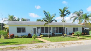 A single-story building with a flat roof, a front entrance, and a small porch area. - 3/3 Duplex for 6+Shared Heated Pool, Tiki Bar BBQ (Hollywood)