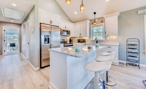 冰箱、微波炉、烤箱、炉灶