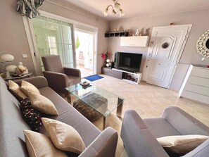 Smart TV, DVD player, stereo - Ganesh House 2 Bedrooms (Tías)