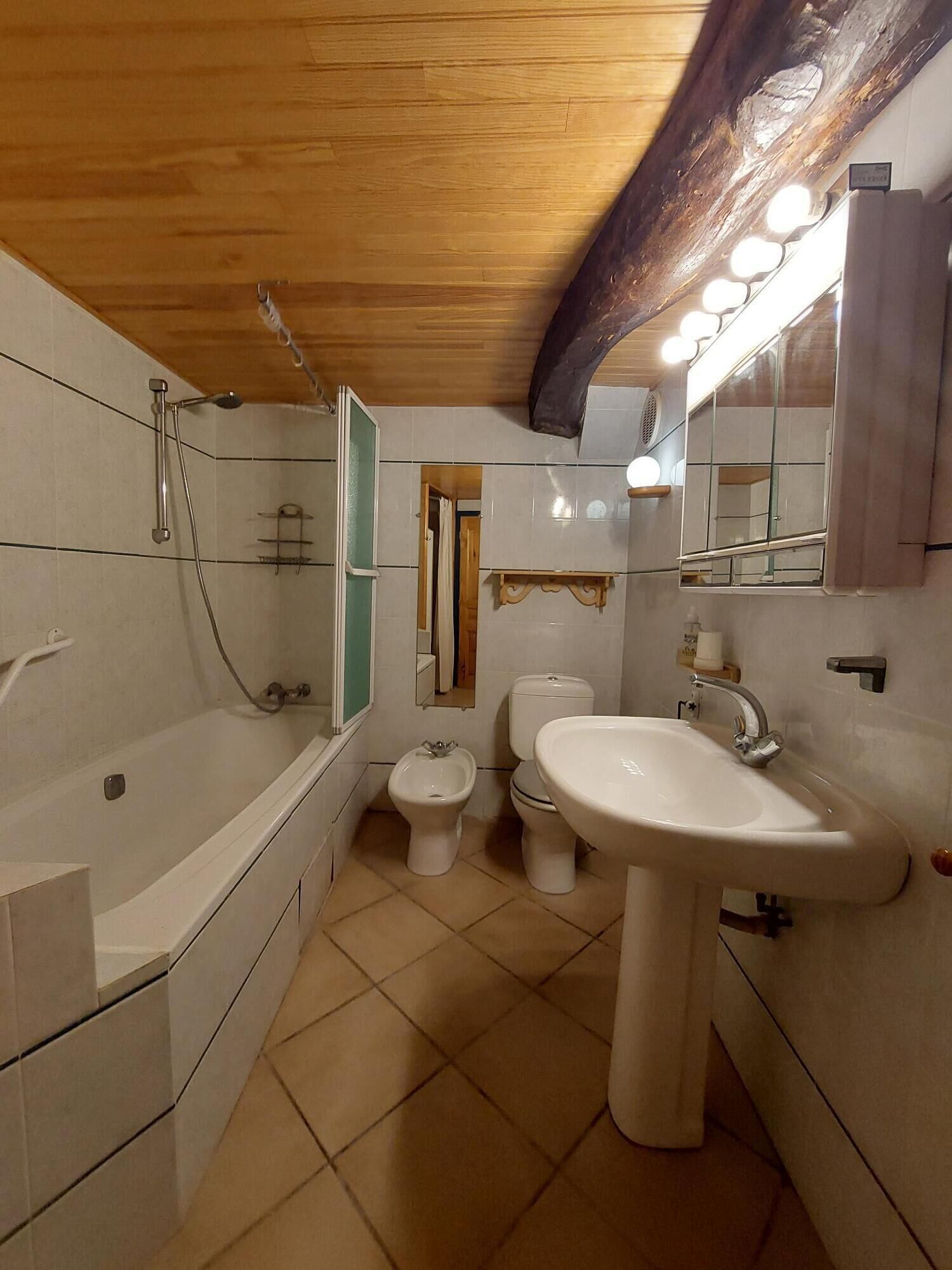 Guest room: The houses of Gaïa