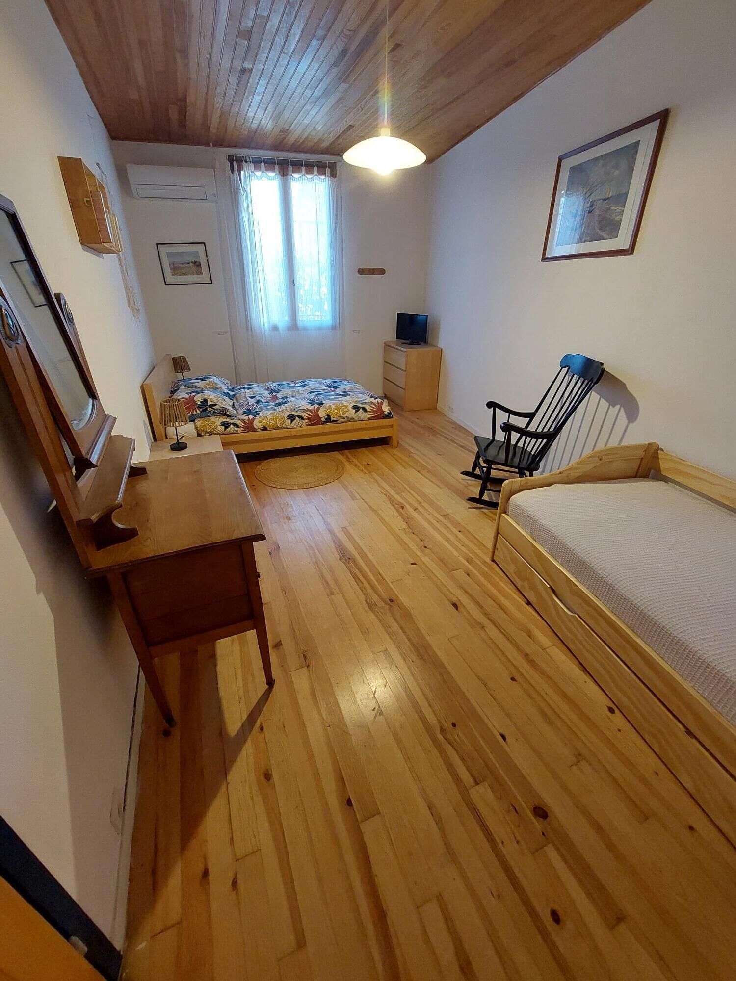 Guest room: The houses of Gaïa