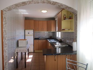 Fridge, microwave, oven, coffee/tea maker