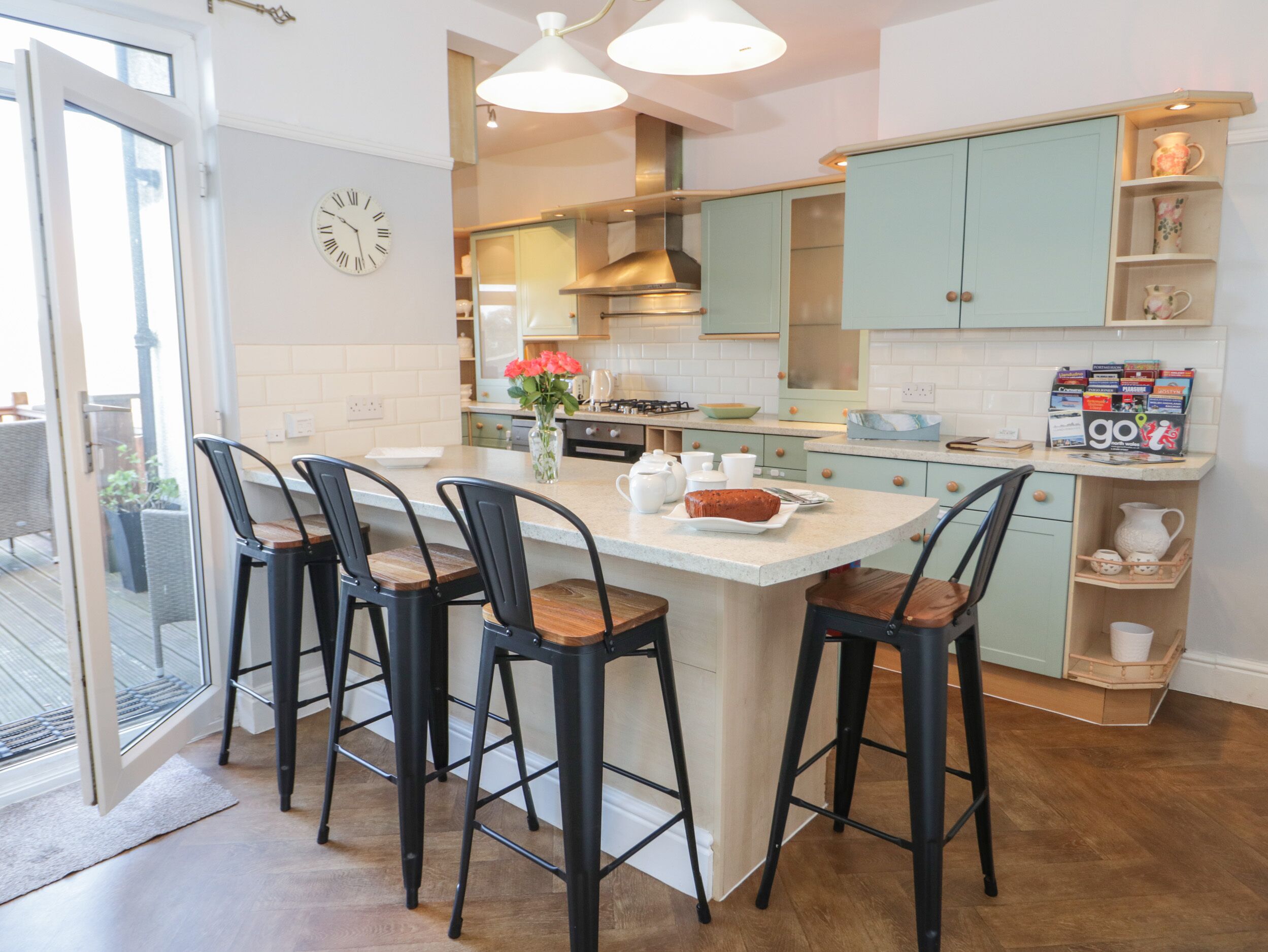 DULAS, pet friendly, character holiday cottage in Llandudno Junction