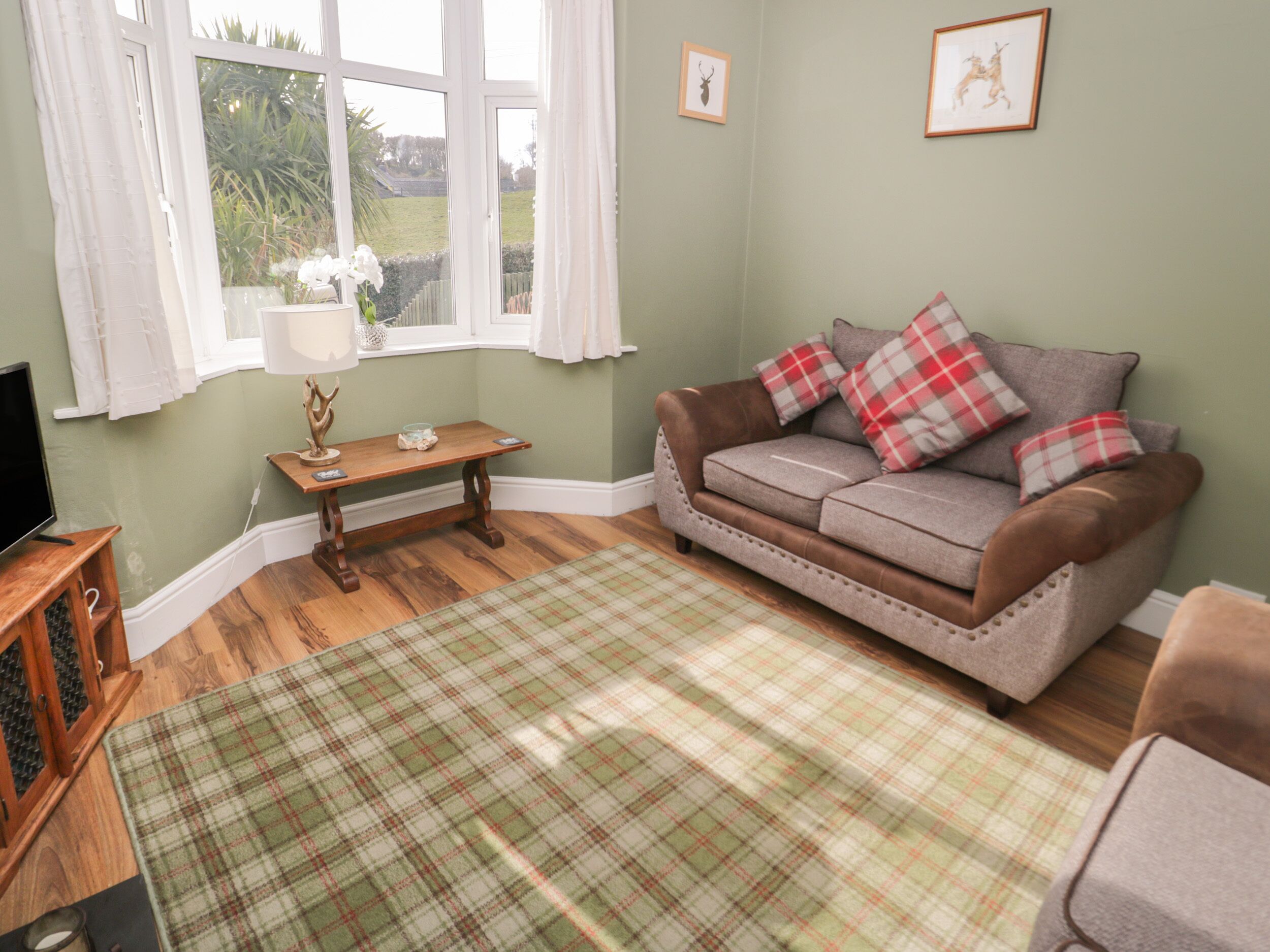 DULAS, pet friendly, character holiday cottage in Llandudno Junction