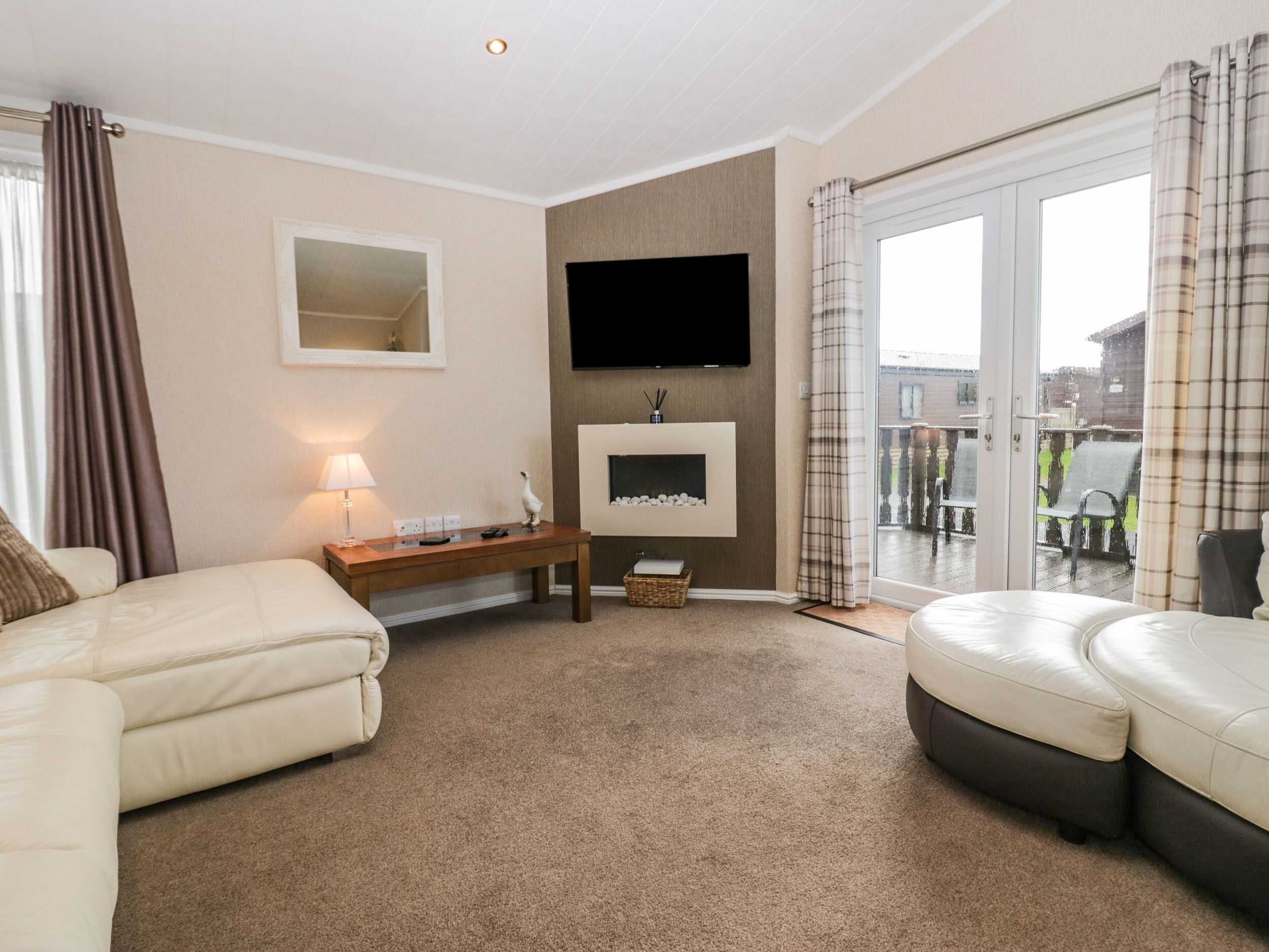 WALKERS REST, pet friendly, with a garden in Carnforth