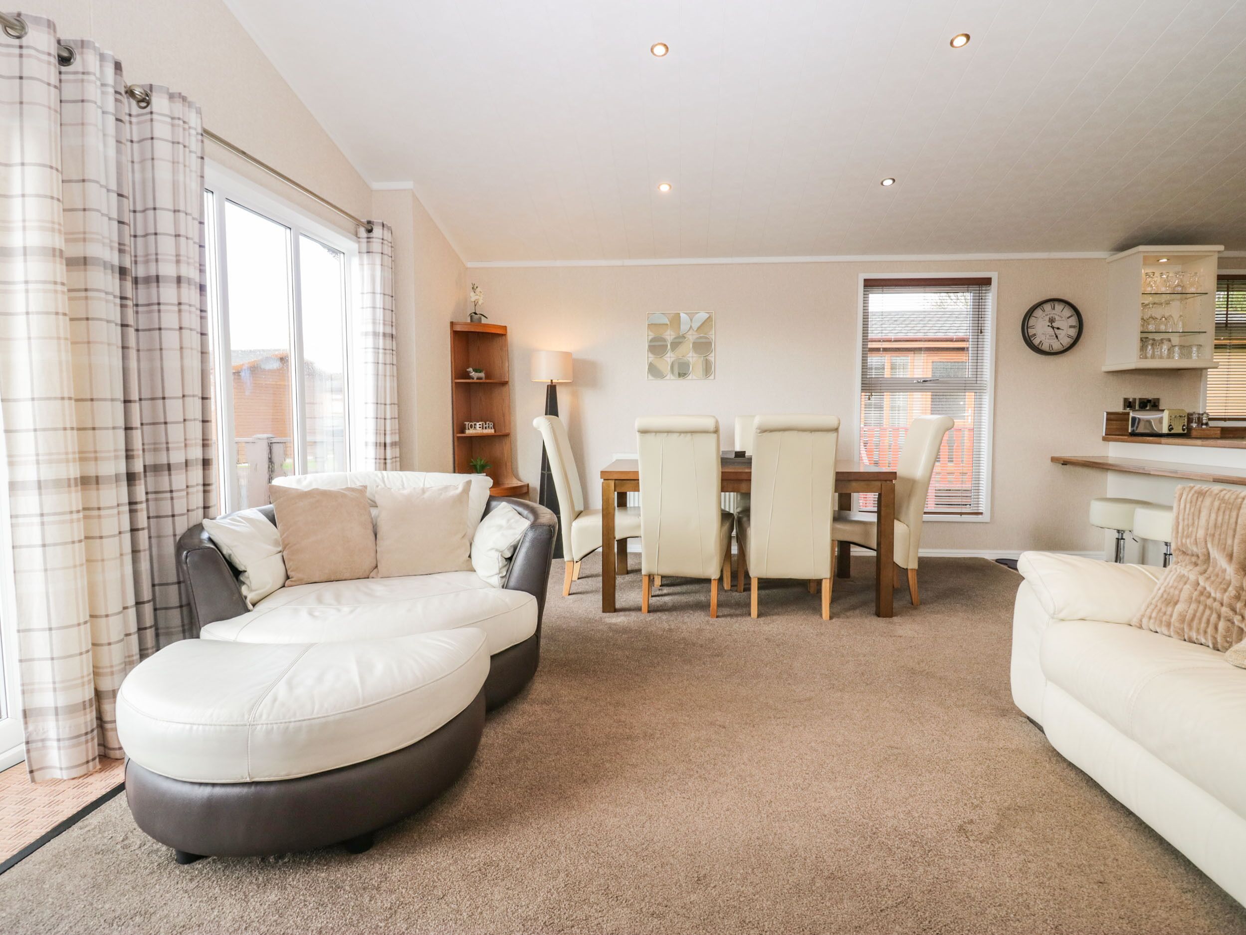 WALKERS REST, pet friendly, with a garden in Carnforth