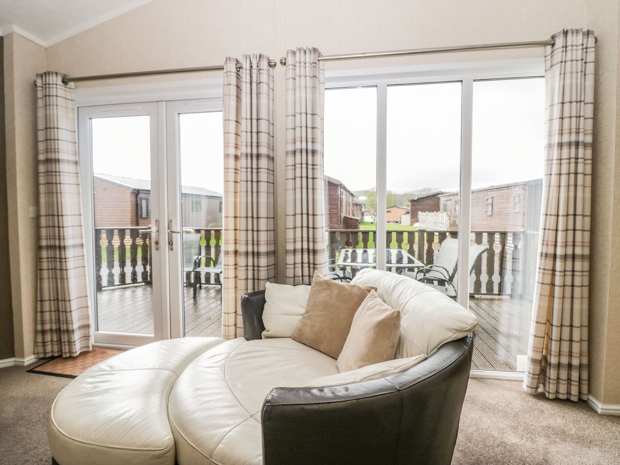 WALKERS REST, pet friendly, with a garden in Carnforth