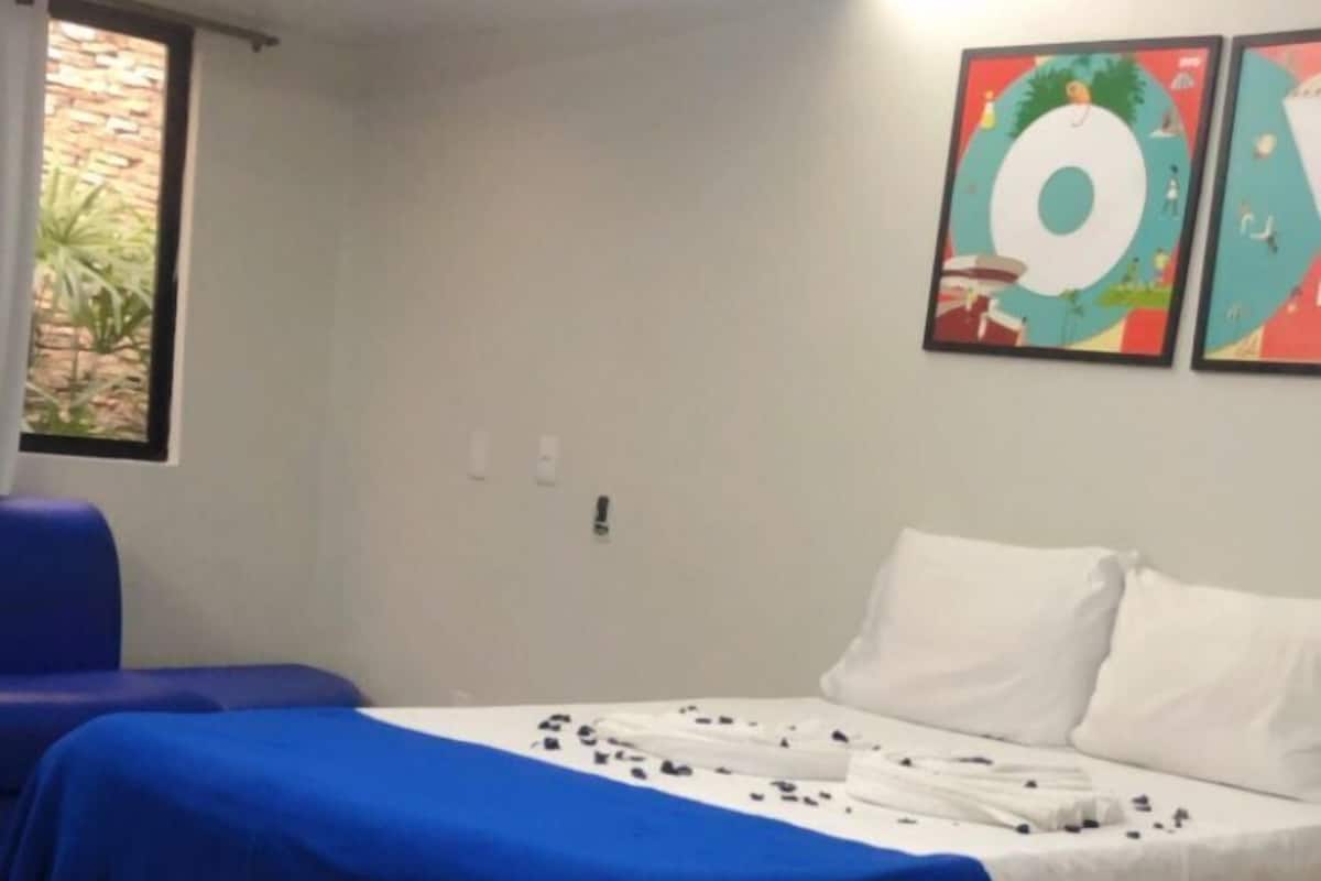 Quarto conforto, 1 cama de casal, banheiro privativo | Roupas de cama antialérgicas, individualmente decorados