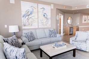 Smart TV - PROFESSIONALY DECORATED, 3 BED 3 BATH UNIT!!! ASK ABOUT DISCOUNTS! (Orange Beach)