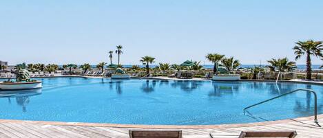 Piscine couverte, piscine extérieure