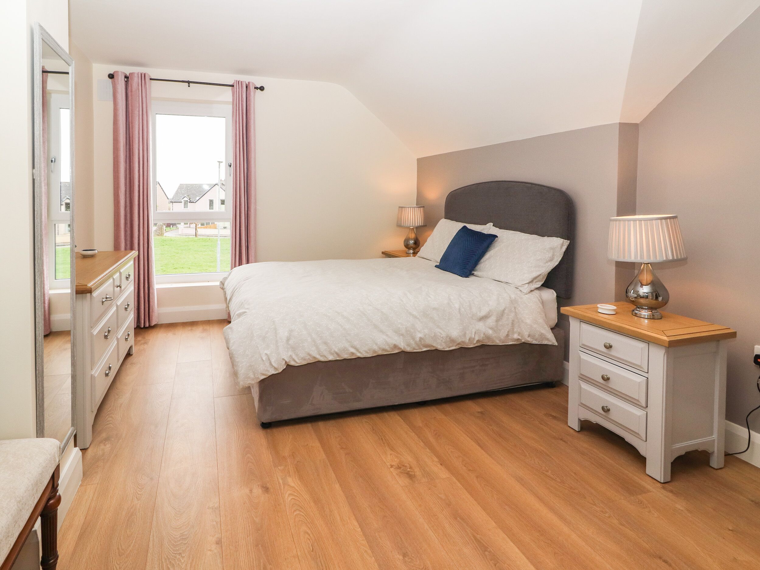 3 bedrooms, individually decorated, individually furnished, free WiFi