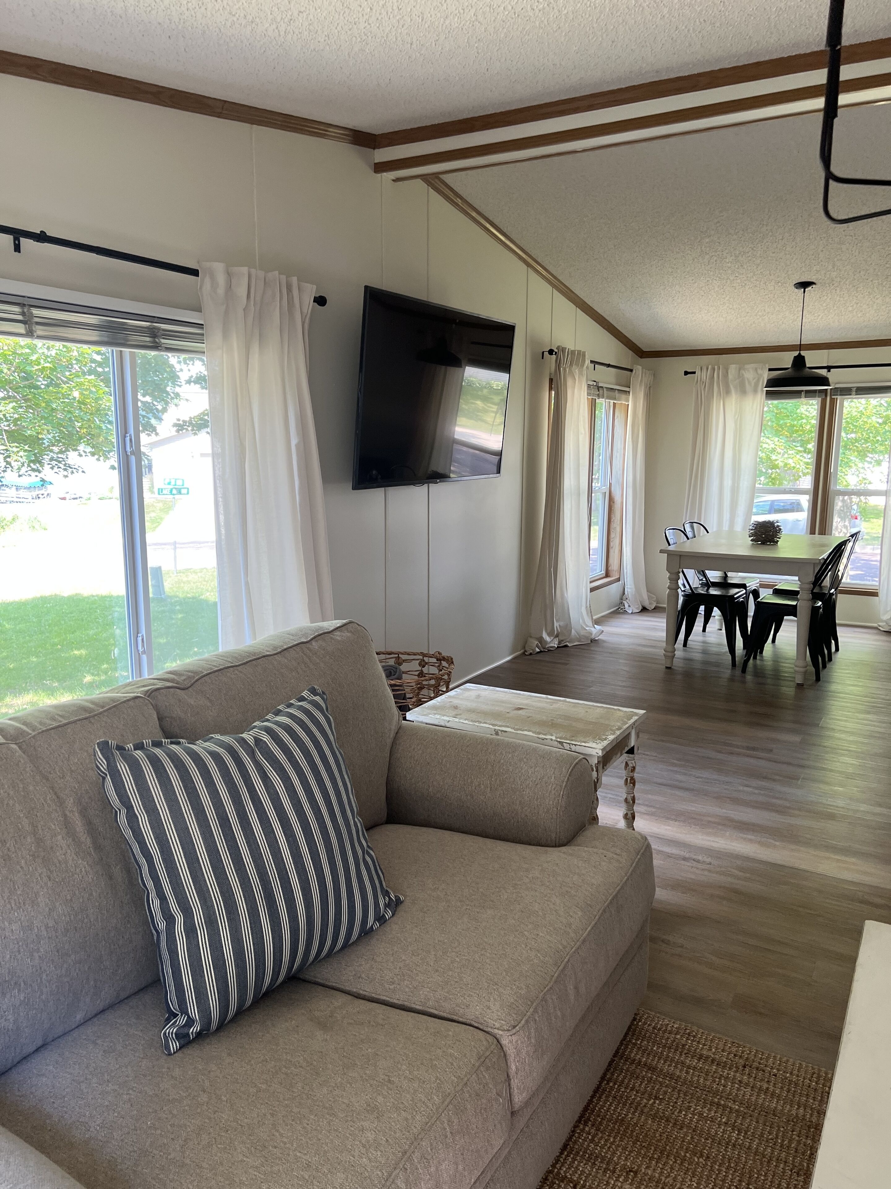 Lake View Cottage in Elysian